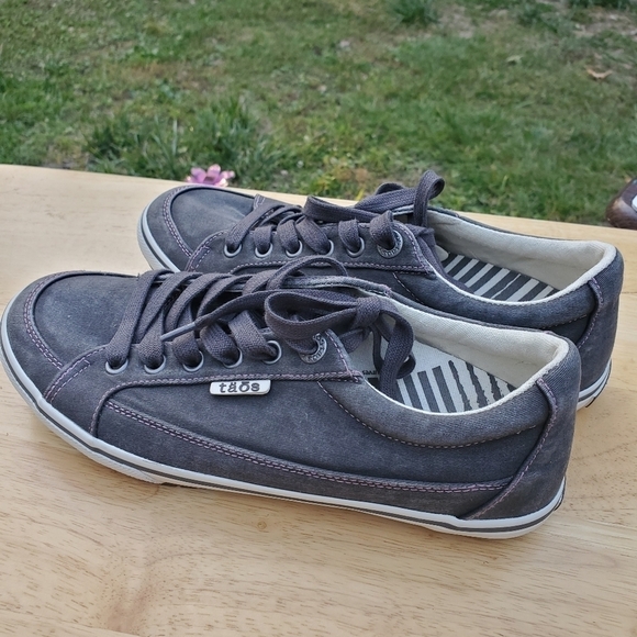 TAOS Women's Size 7 Gray Moc Star Sneaker Indigo Distressed Canvas GUC. - Picture 2 of 12